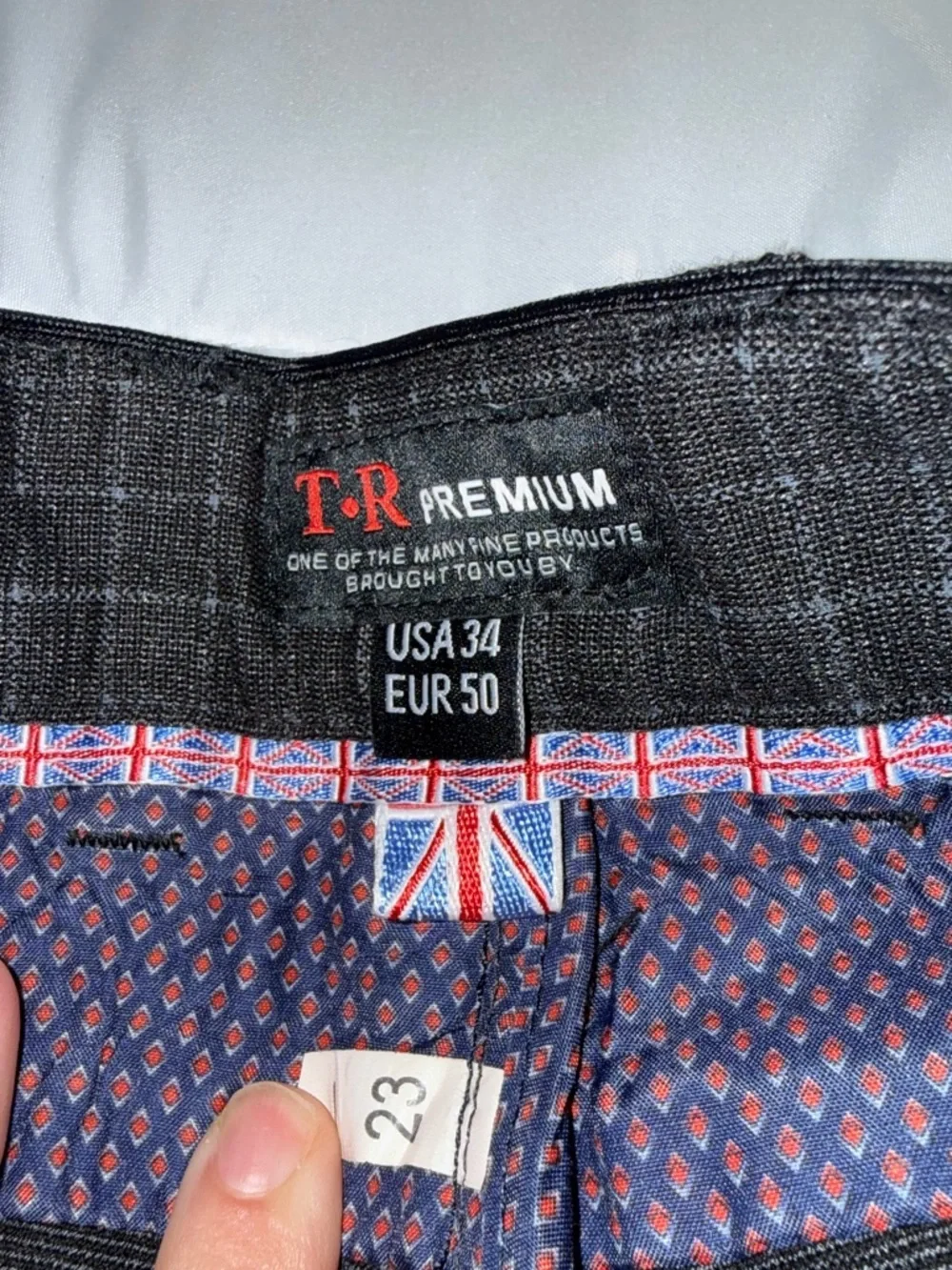 Like New T.R Premium Men’s Plaid Straight Leg Wool Trousers Size 34